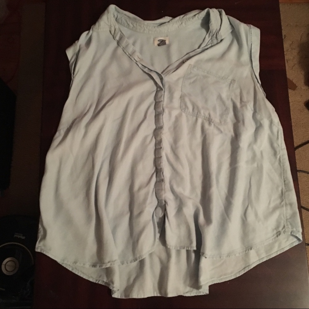 Loose, sleeveless, collared faux denim button down